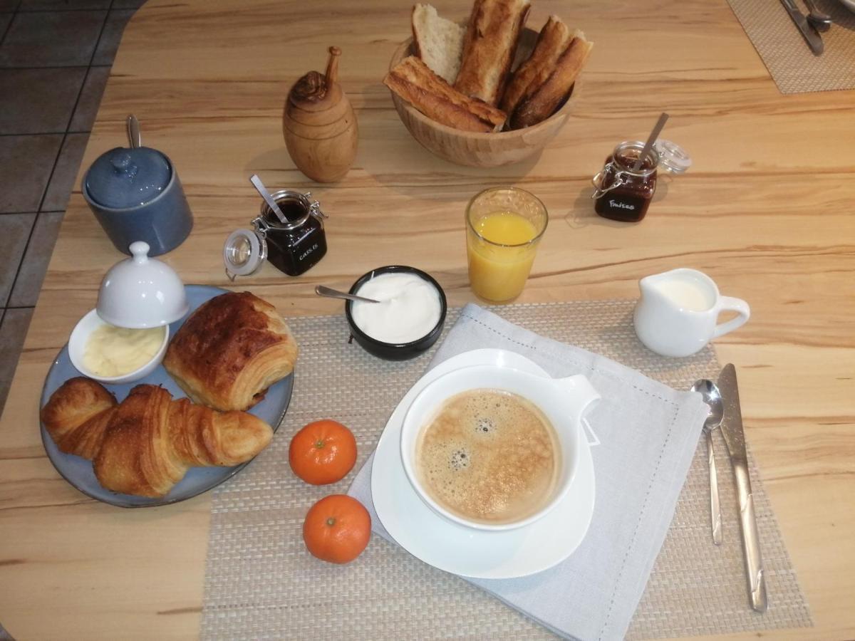 La Maison D'Elise Bed and Breakfast Dollon Εξωτερικό φωτογραφία